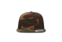 Cargar imagen en el visor de la galería, Gorra clásica de camionero de 5 paneles Yupoong 6006 en blanco