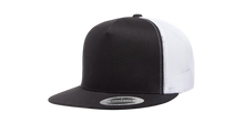 Cargar imagen en el visor de la galería, Gorra clásica de camionero de 5 paneles Yupoong 6006 en blanco