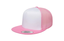 Cargar imagen en el visor de la galería, Gorra clásica de camionero de 5 paneles Yupoong 6006 en blanco