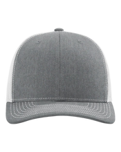 Cargar imagen en el visor de la galería, Gorra snapback Richardson 112 en blanco